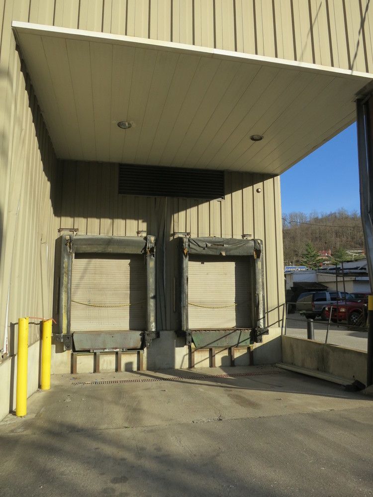 Commercial Buildings & Land: 2000 North Main Street, Hazard, KY 41701